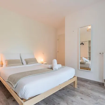 Near Metro With Parking & Balconies דירה