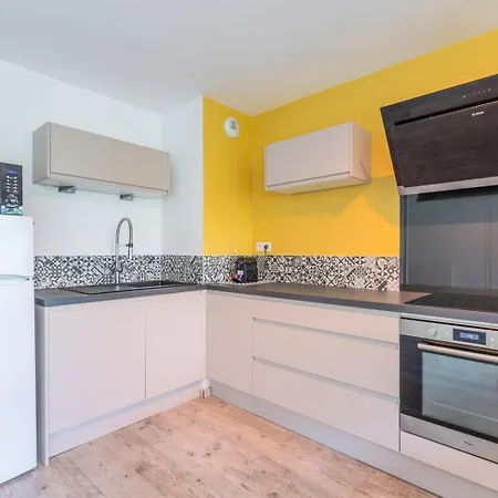 Near Metro With Parking & Balconies Apartament Lille