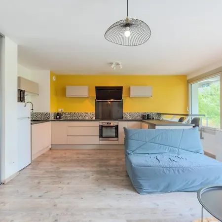 Near Metro With Parking & Balconies Apartament Lille