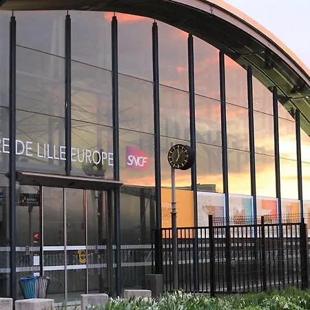 Apartment Near Metro With Parking & Balconies *